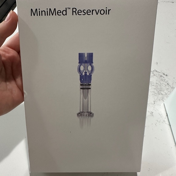 MiniMed reservoir and quick-set - Picture 3 of 4